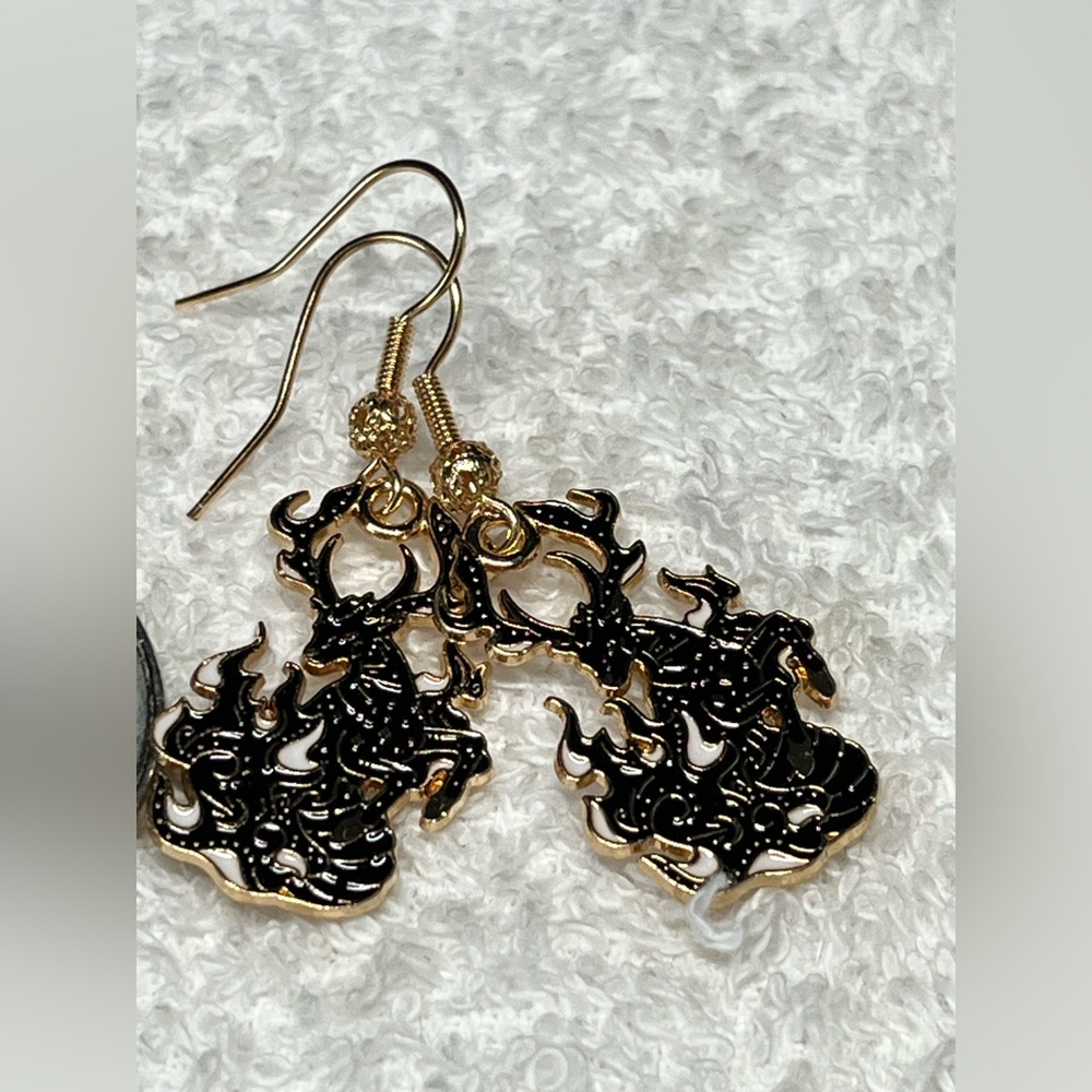 Elegant Gold and Black Deer Earrings - Picture 5 of 7